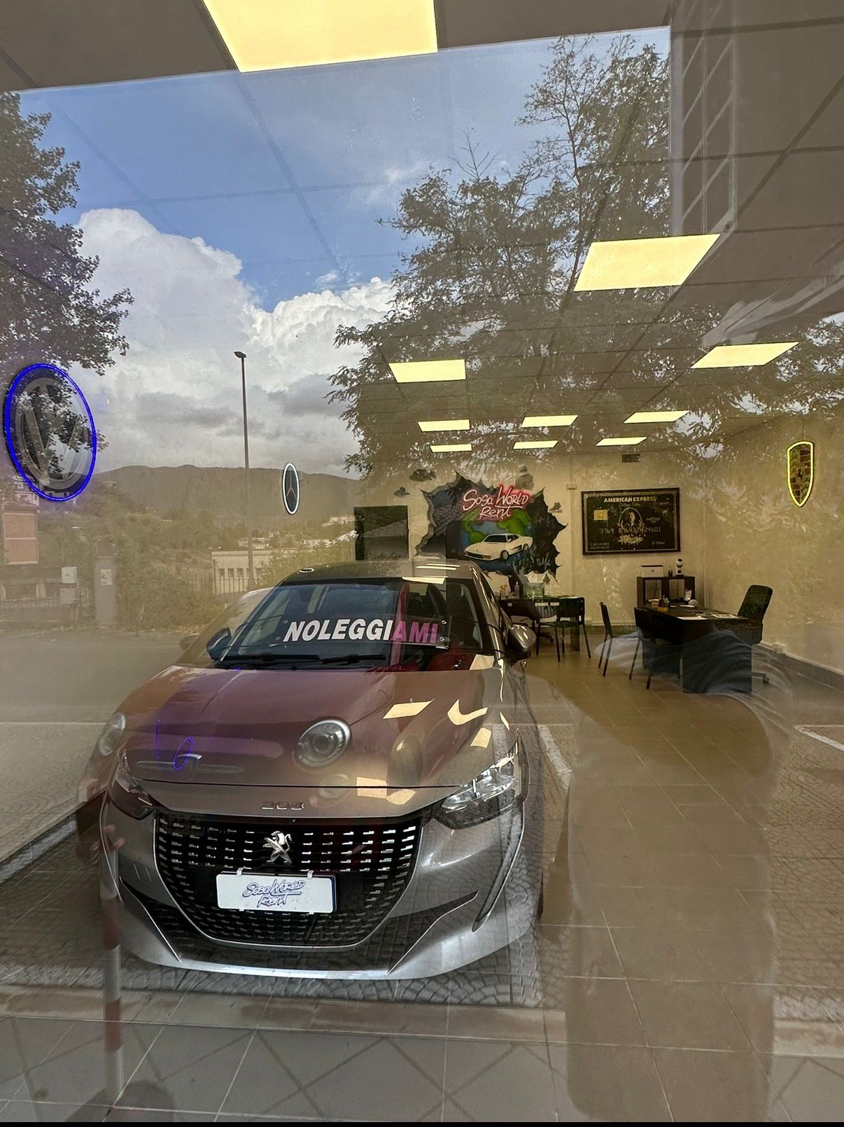 Peugeot 208 in noleggio Frosinone — SosaWorldRent